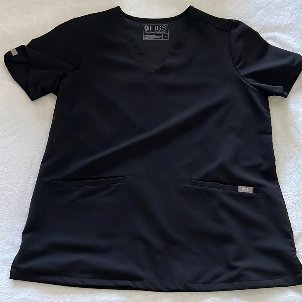 EUC Casma three pocket scrub top -black